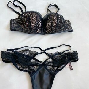 Rare 2 Piece Matching Set: BOMBSHELL Bra 32B + Panty Small  Faux Leather new